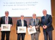 Finalistas y ganador del VIII Premio Txema Elorza, junto a Vicente del Bosque.